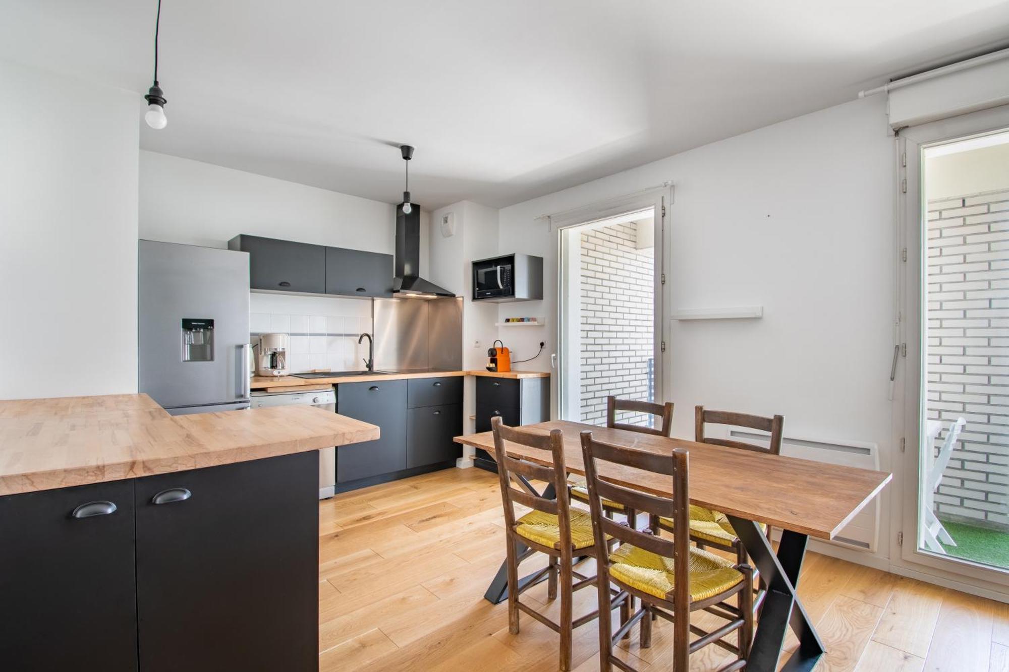 Cosy T2 De 50 M² Centre-Ville Avec Garage & Balcon ナント エクステリア 写真